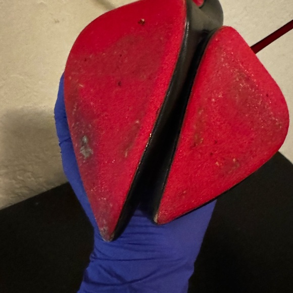 Christian Louboutin - Picture 13 of 17